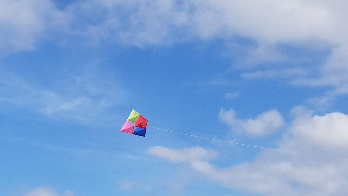 alma_middle's tweet photo. Great day for some PLW tetrahedral kite flying in science today #AMS https://t.co/ASyGKt6Fv1