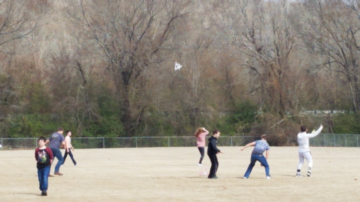 alma_middle's tweet photo. Great day for some PLW tetrahedral kite flying in science today #AMS https://t.co/ASyGKt6Fv1