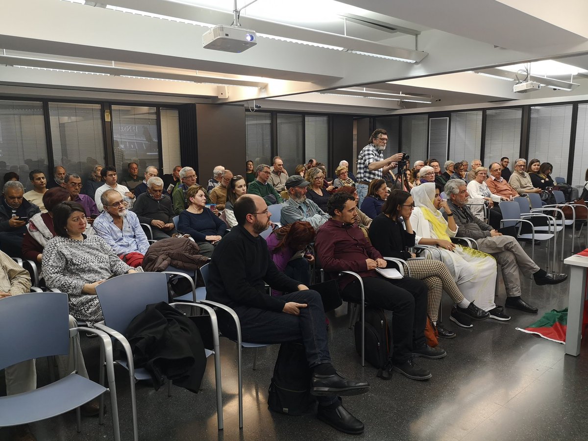 MoVA_ps's tweet photo. Acte en conmemoració del #43aniversari de la proclamació de la #RASD amb @Shaabame i @xdelucas, #Hassina I #Habibulah... A @LaNauuv https://t.co/CAKQK4AGRv