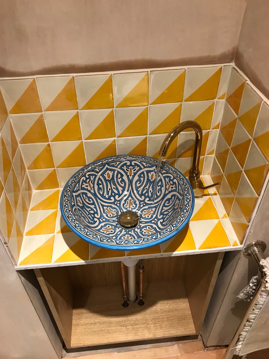 scottbrain10's tweet image. Customer went for a Moroccan theme #bathroom #goldtap #basin
