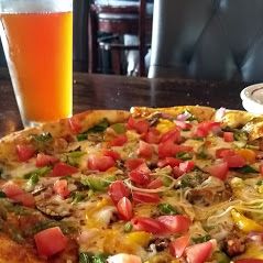 JeremysF2T's tweet photo. It’s almost quittin’ time and we’re here to help you relax with some awesome craft beer and delicious pizza. 

#jeremysf2t #happyhour #farmtotable https://t.co/8qPfJ5Xn7e