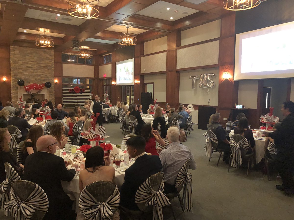 Dr_RussellEvans's tweet photo. Great evening at the @tomballcheer 2018-2019 banquet!! Amazing evening recognizing our #PRIDEofTexas CHEER SQUAD!! Way to go #COOGS, it’s been a GREAT year!! 👍 🐾 📣 @TISDTHS @HsTomball https://t.co/owwEnAb5Og