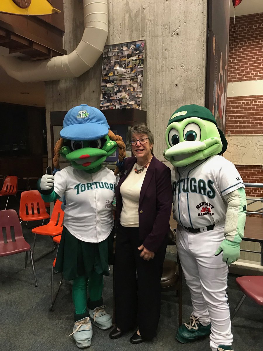 Reading with ⁦<a href="/daytonatortugas/">Daytona Tortugas</a>⁩ #reading #vcsb