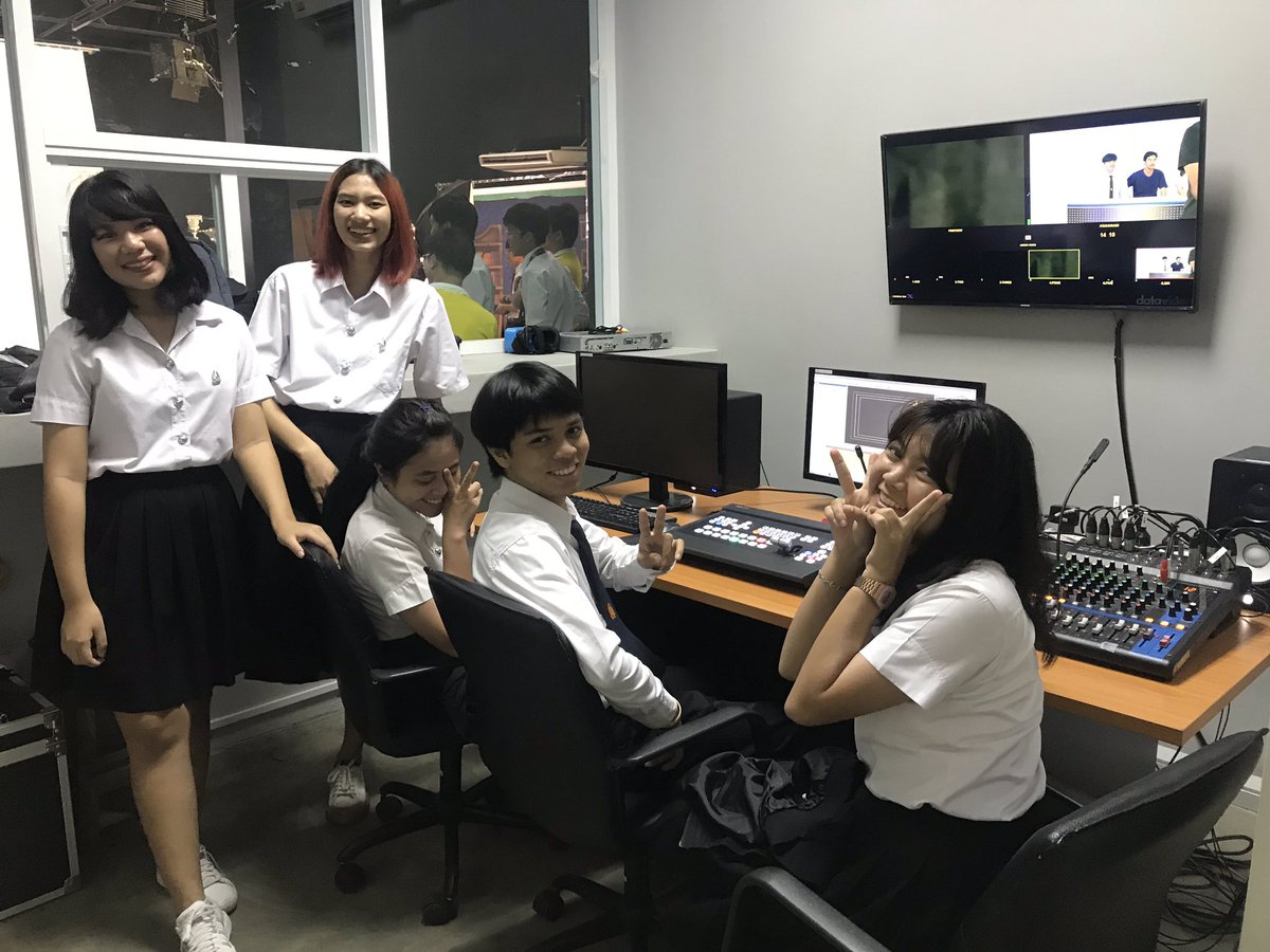 TCASKMITL's tweet photo. นิเทศศาสตร์เกษตร ต่างกับนิเทศศาสตร์ทั่วไปยังไง?
.
นิเทศศาสตร์เกษตร #สจล เป็นหลักสูตร วิทยาศาสตร์บัณฑิต ที่เรียนในส่วนของนิเทศฯ และ เกษตรศาสตร์ 
เมื่อน้องๆเรียนจบมา น้องๆจะสามารถนำองค์ความรู้ทั้งสองมาทำงานได้หลากหลาย
#kmitl #UReview https://t.co/3D7oe5i1Mb