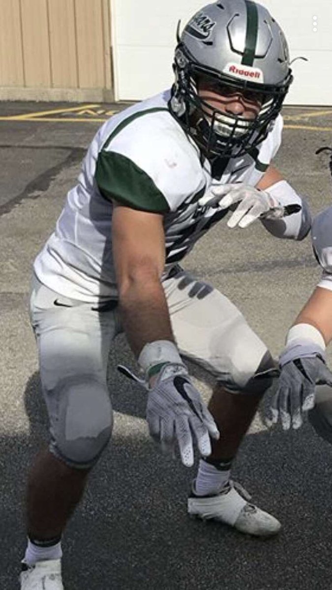 DanWalshh2's tweet image. @_vinnyro happy birthday big bro❤️ maybe someday we will find a starter, but until then #rotation #blockdestruct #week10butstillbattling