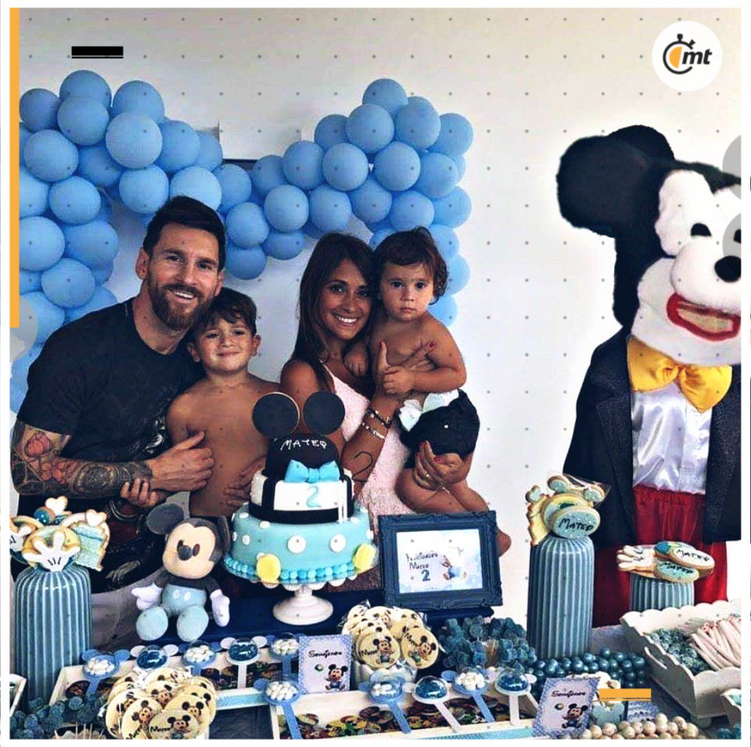 53R61O's tweet photo. RT @mediotiempo: Esta es la cara de dos niños que prácticamente lo tienen todo en la vida, menos un Mickey Mouse decente en su cumpleaños 😂👇🏻 https://t.co/3iGy4a7eEw.. de verdad postean una foto fake? Que vergüenza de medio