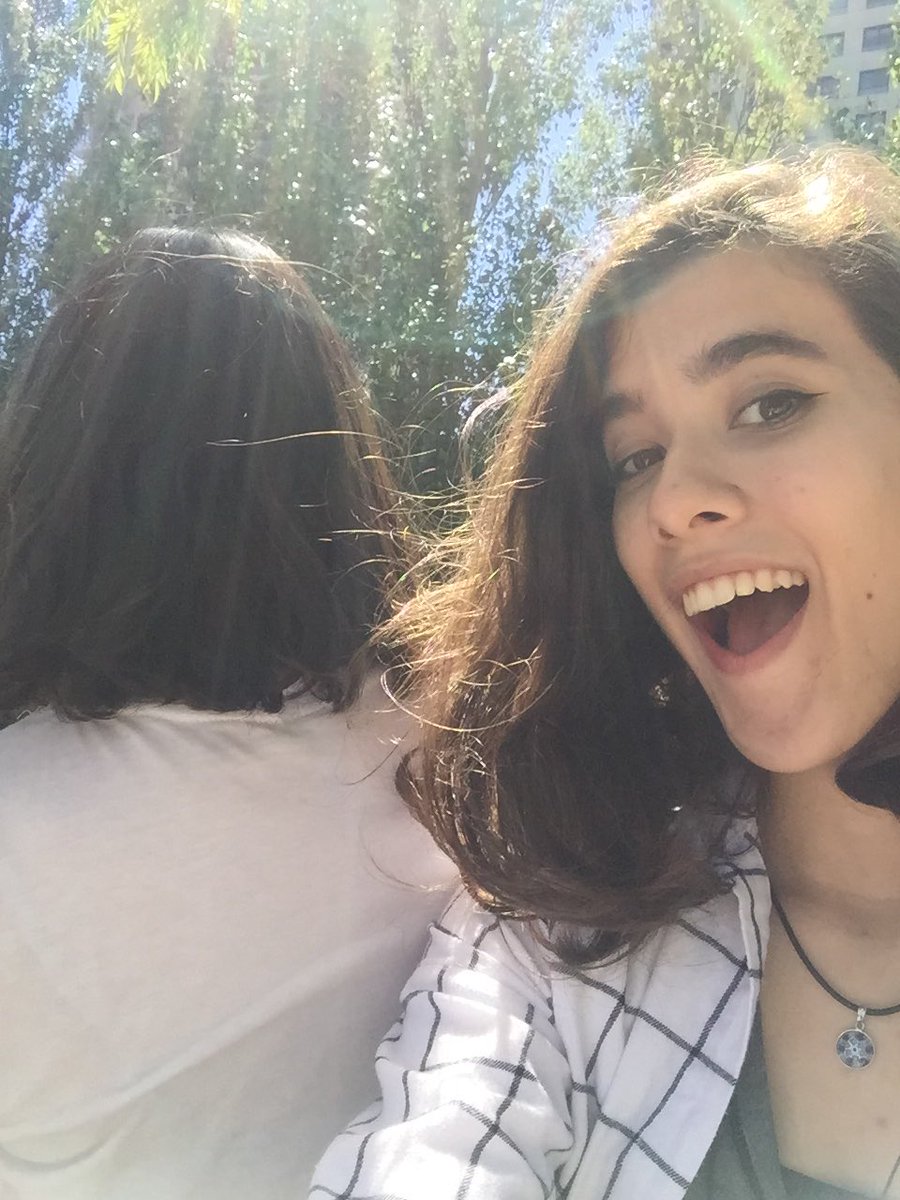 tsuntold's tweet photo. ACA CON LA ESPALDA DE SOLFROMPARAMORE https://t.co/OTLVhfyH38