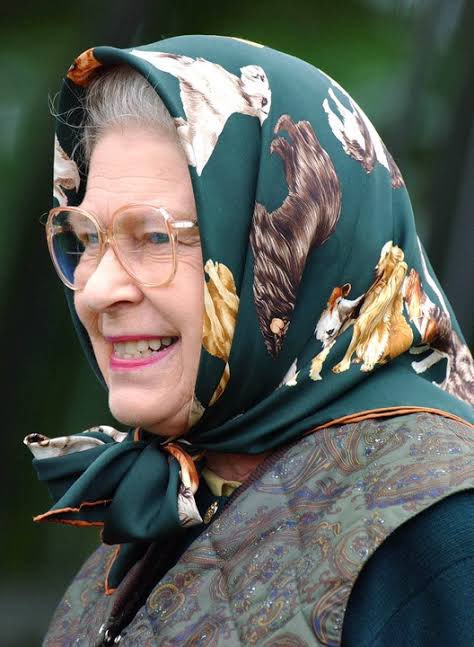voguevault's tweet photo. #QueenElizabeth II has had a lifelong love affair with #Hermes silk scarfs, her collection traces as far back as the 40s. The headscarf has now become a quintessential fashion staple for attendees of the Royal Windsor Horse Show. https://t.co/41GEAjMb2w