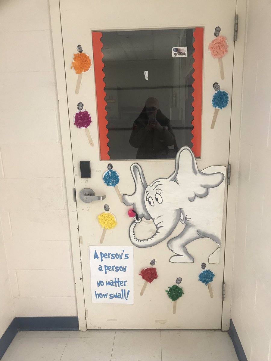 allisonnalfonso's tweet photo. Day 2 of #ReadAcrossAmericaWeek! We completed a STEM challenge to create a fish with pattern blocks for #1Fish2FishRedFishBlueFish 🐠 https://t.co/o3e05ZzStm