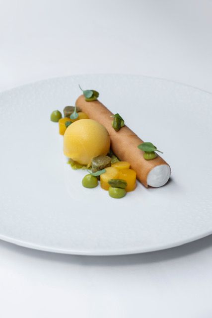 Nick Muncy, who left the kitchen at Coi and started the food magazine Toothache, has returned to the SF fine-dining scene sf.eater.com/2019/2/26/1824…