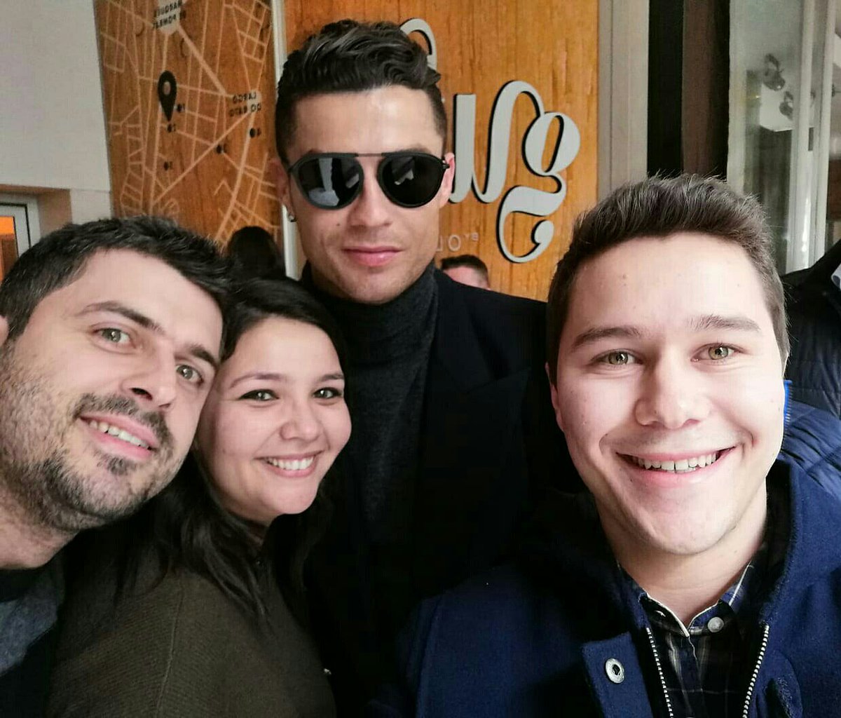 DeboraMarketeer's tweet photo. Com o melhor do mundo!

#CristianoRonaldo #simmm https://t.co/hTxWhp94b3