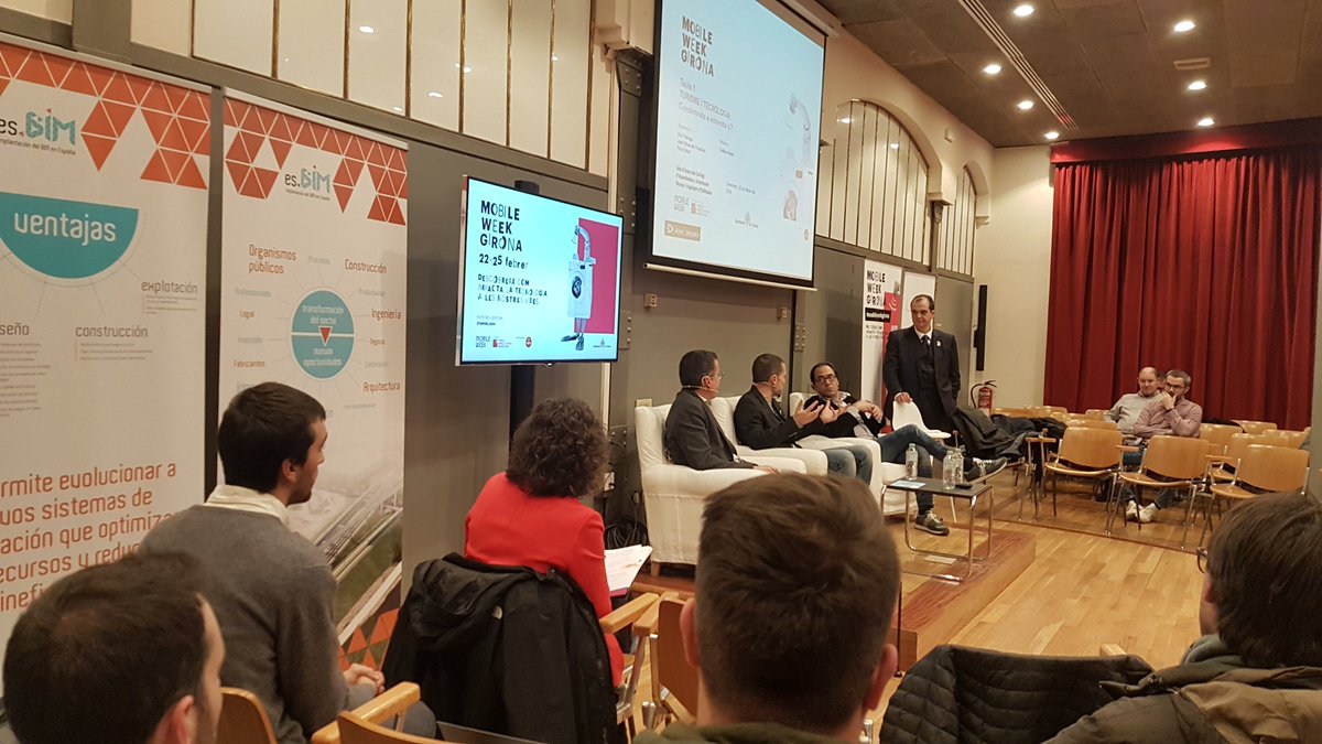 INSelPla_Cicles's tweet photo. Alumnes CFGS  Desenv. Aplicacions Multiplataforma d'@INSelPla de #Banyoles a la conferència del @WeekGirona "Com  podem millorar el desenvolupament del territori amb els serveis  intel·ligents? Ciutats i territoris digitals" 
#Mobile #Girona
@aenteg @GNA_HS_ @efimatica @Playbrand https://t.co/dMnLAv8xiS