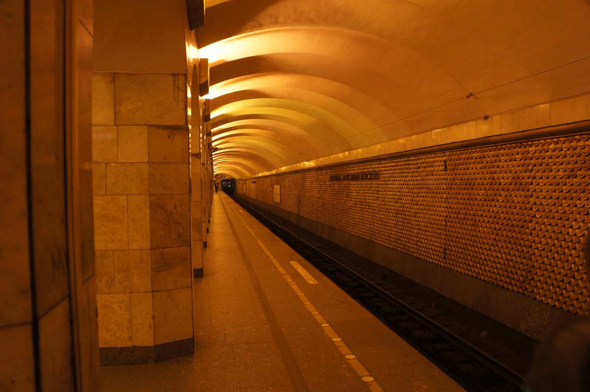 AthleteDenis's tweet photo. A couple of photos from Saint-Petersburg underground. The deepest station is 102 meters below the ground level. https://t.co/Jca3r8AjAA