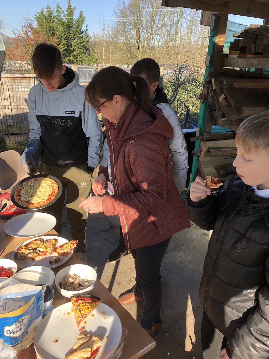 Forest School at Garden Able Allotments this morning, enjoying the weather and making pizzas! ☀️ @plcommunityfarm @Head_CoalClough #blueskies #community #forestschool #alternativeprovision #wellbeing #thegoodlife