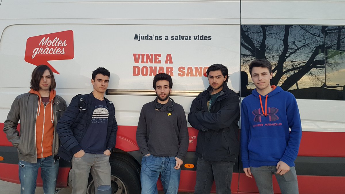 INSelPla_Cicles's tweet photo. Alumnes dels cicles formatius #informàtica de l'@INSelPla de #Banyoles donen #sang.
Cal remarcar que la majoria d'ells ho fa per primera vegada!
@Donarsang sempre ens agraeix de forma molt especial la conscienciació i incorporació de nous donants. 
#Porqueres #PlaEstany #DonaVida https://t.co/tFMwVva2g0