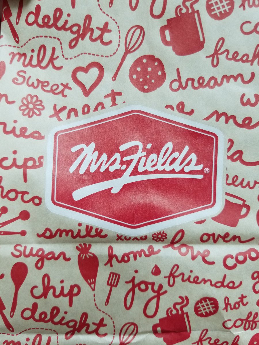 Siberiaxe's tweet photo. @benshapiro thanks for the recommendation. These were delicious @mrsfields https://t.co/FtVlhieBMw