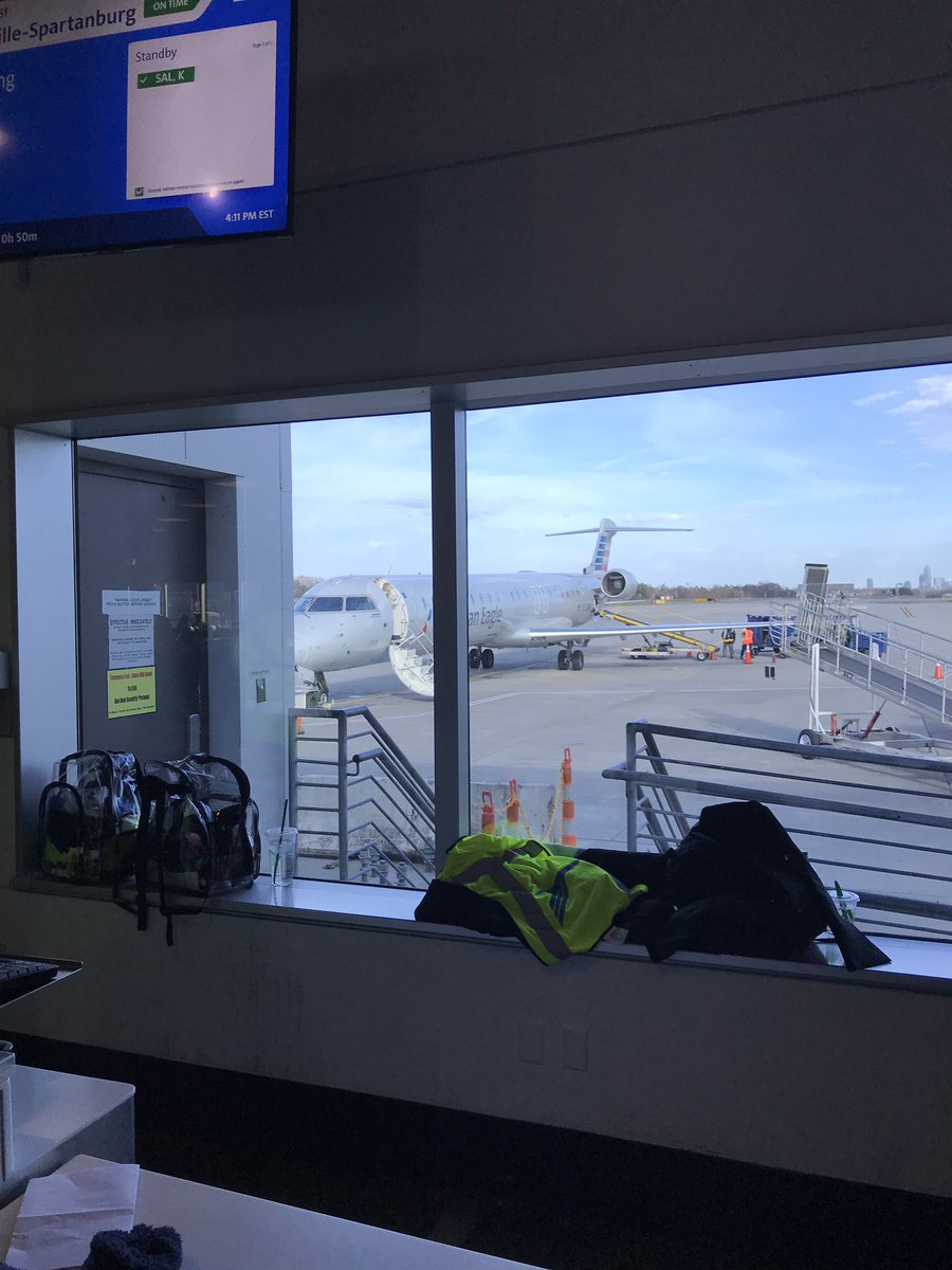 ScanSourceBrian's tweet photo. @AmericanAir so frustrating.  Close flight at 4:08p for 4:20 flt.   I arrive exactly at 4:10 &amp; no go for this Platinum guy.  Why #AA?  Pic @ 4:11p .  Shopping for @Delta ❤️ https://t.co/ohQFAiOJBn