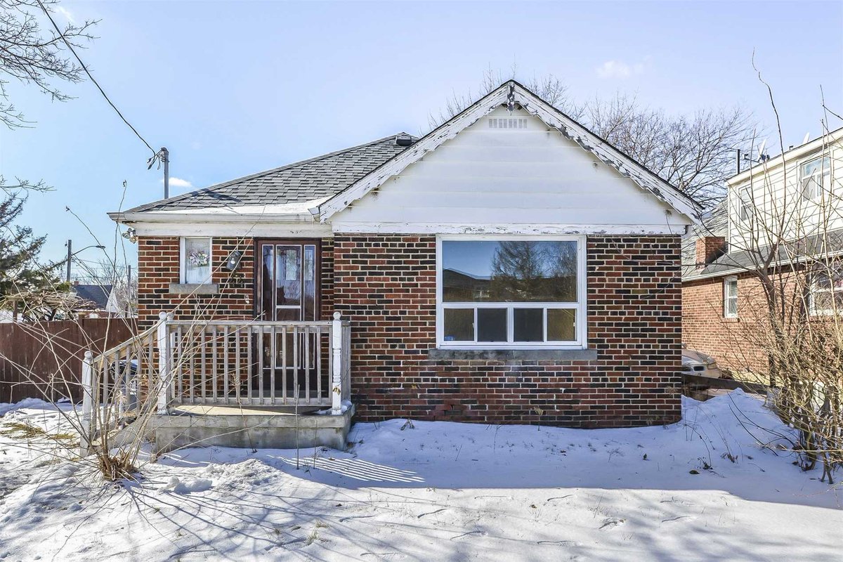 DiamondRealty_'s tweet photo. Welcome to 44 Brookhaven Dr, a well kept, updated and fully renovated family home with a beautiful backyard
https://t.co/3t5u8CXQsC https://t.co/dne63EqcOp