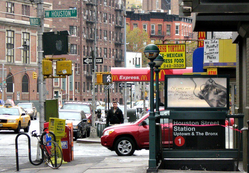 6sqft's tweet photo. The history of why New York’s Houston Street is pronounced ‘How-stun’ https://t.co/lmdPGhWLFL https://t.co/Ah9FCEBrmf