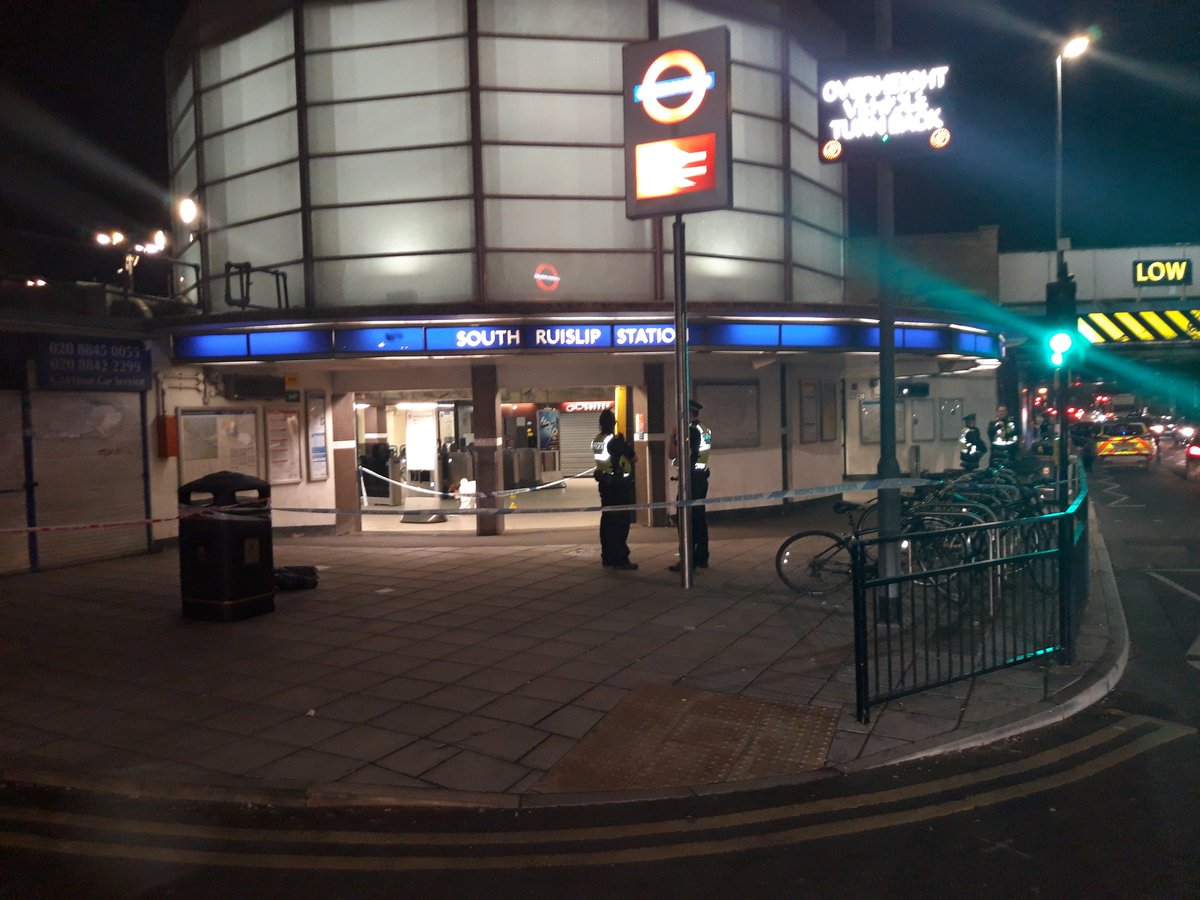 #shocking scenes from south #ruislip station tonight.
#livesnotknives #knifecrime 

REPORTS OF A SCHOOL CHILD STABBED