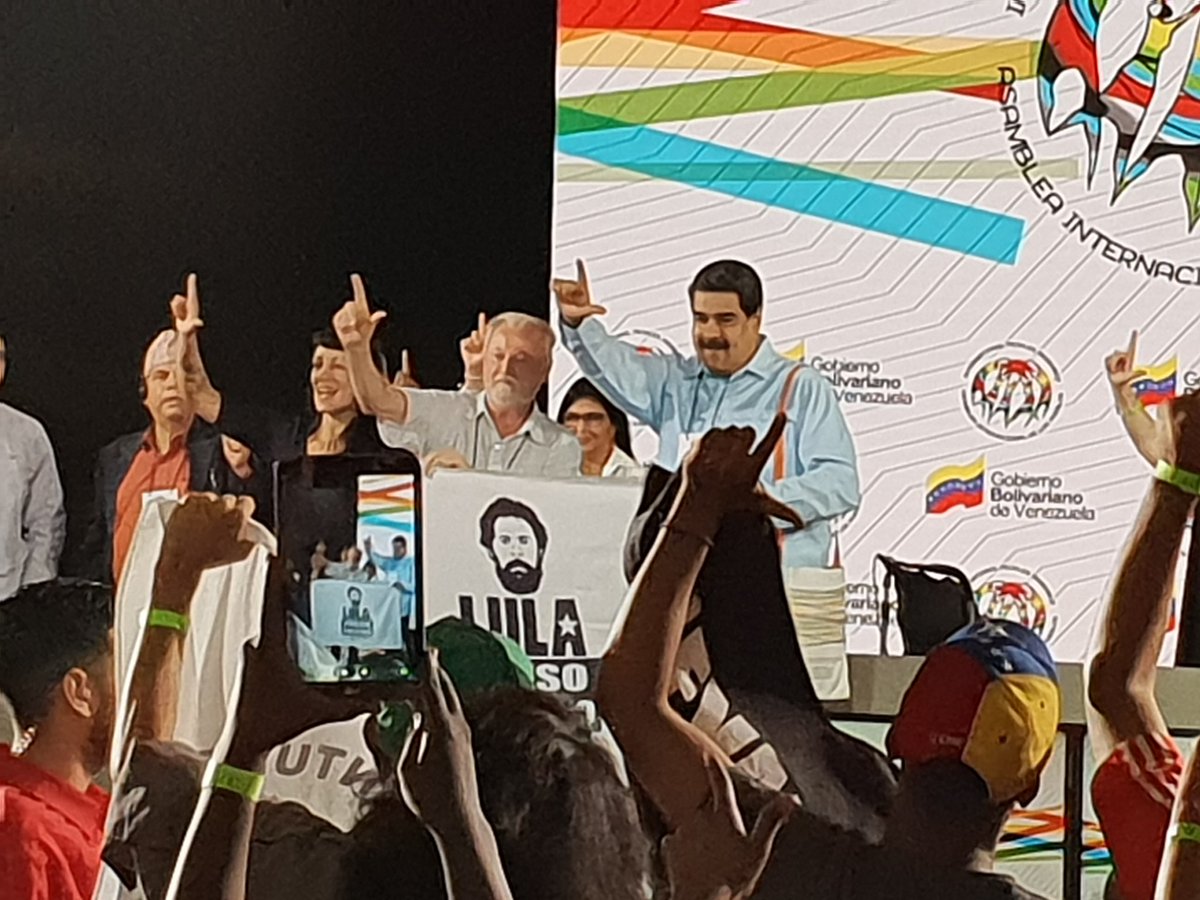 En estos momentos es reconocido como el último delegado de la #AsambleaDeLosPueblos el Presidente Constitucional de #Venezuela, <a href="/NicolasMaduro/">Nicolás Maduro</a>.
#VenezuelaNoEstáSola
#LosPueblosConVenezuela