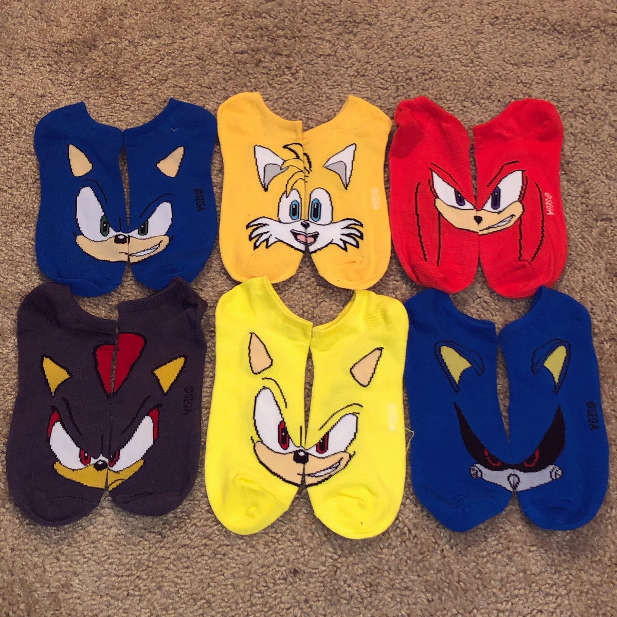 sonictoyhunter's tweet photo. New item! Walmart is now carrying this new set of #SonictheHedgehog socks, based off Modern designs for the characters. But more importantly, we now have Metal Sonic socks! They cost $4.97 for all 6 pairs. https://t.co/AFf2V8jwtC