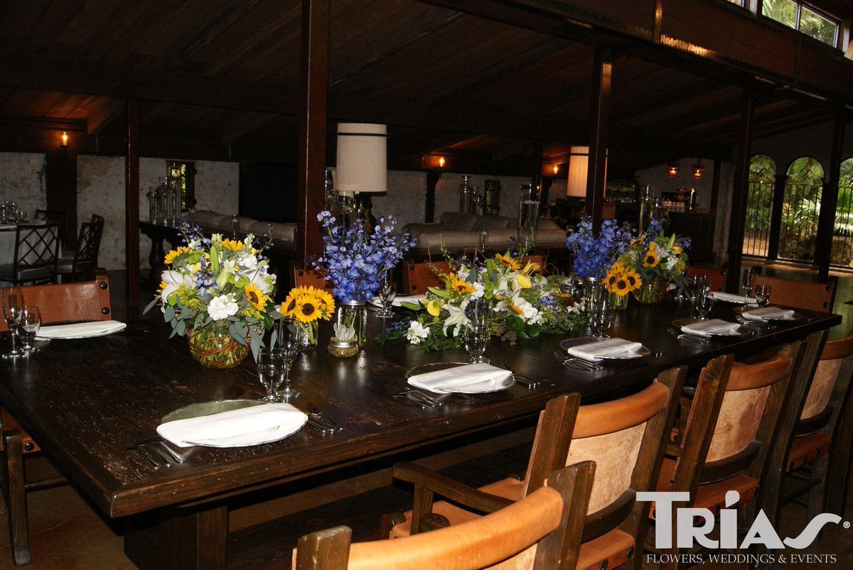 TriasFlowers's tweet photo. #TipTuesday! Bring an eclectic mix of wildflowers into your reception with garden designs. Non-uniform clusters of rustic blooms will give your wedding a light, natural feel. 🌼💙🌻 https://t.co/7okhOqm9nU