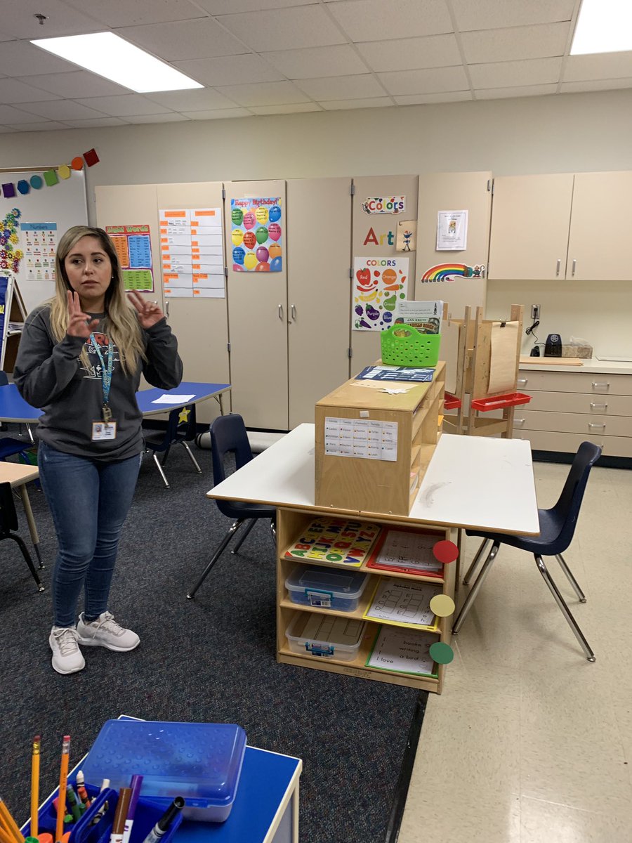 DeniseMustin's tweet photo. Removing barriers and providing choices so that ALL students can engage in and demonstrate their learning in stations! Teachers sharing their newly designed learning stations with each other. #UDL @CubbyBearReport https://t.co/EnZsuJwUYF