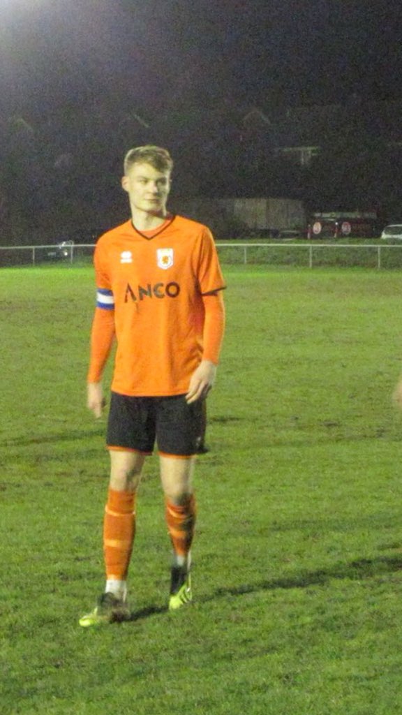 ampthillfc's tweet photo. Get in there boys..... the Amps go into the NBCC Final after a dramatic win at @PottonUnited  2-0 down at HT a GREAT comeback saw us take a 4-3 lead into the last 5 mins. Potton levelled in injury time but Amps  dig deep to win the shootout.  # COYA @UtilitaFootball @Anco_Ltd https://t.co/BT424nIJFb