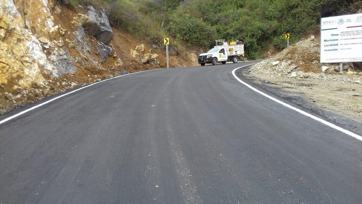 visionpolitica7's tweet photo. .@DavidMayren informó que mediante recursos otorgados por el #PROII se atendió el camino La Venta-San José Cieneguilla-Santo Domingo Ozolotepec-San Juan Ozolotepec-San Francisco Ozolotepec, del kilómetro 51+640 al kilómetro 52+440. #Oaxaca @alejandromurat @CAO_GobOax @GobOax https://t.co/bWyC47qOmK
