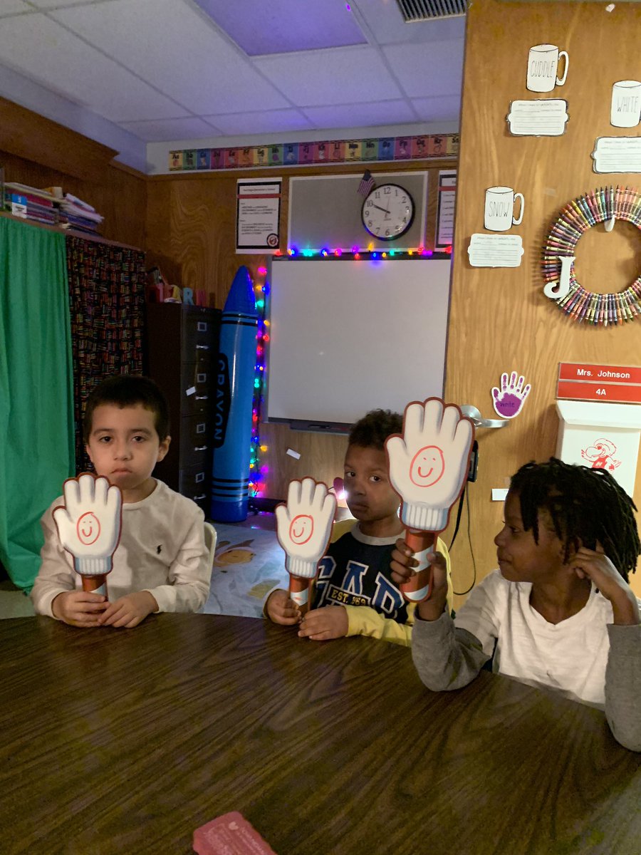 Mrs_Johnson_4A's tweet photo. Hardworking group of KN kids! Working on beginning sounds and reading CVC words! #lifeinkindergarten #heritageeagles #weareheritage @ConlinPrincipal https://t.co/Mek4h3KOWE