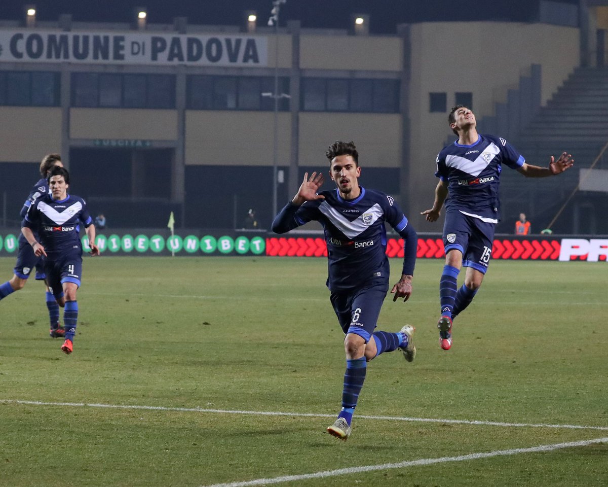 BresciaOfficial's tweet photo. Terminata la partita all’Euganeo. @PadovaCalcio 1-1 Brescia #PADBRE #FORZABRESCIA ⚪️🔵🦁 https://t.co/vriMOS64dw