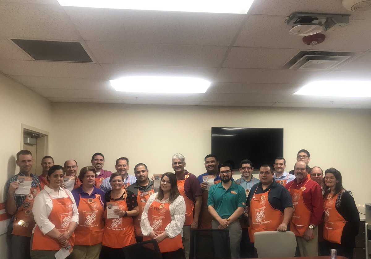 DamianWagner47's tweet photo. This Team Makes Us Proud EveryDay. The Confidence &amp; Passion You Express Is Unmatched ! Another Great Business Walk @6547 . @bsb823 @LMcmilian @d_negaard @opsasm47 @LJMusial @Jesse_DH28 @NYgal24 @jarredfino @SiskATX85 @qualityhawkSA @JesusRomoJr1 https://t.co/LgykxD84GW