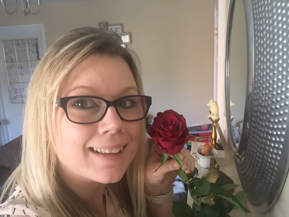 disneymummyms's tweet photo. #feelingloved my #singleredrose from #valentines is still #blooming and looking #beautiful ! #happywife https://t.co/VuRgyImQOb