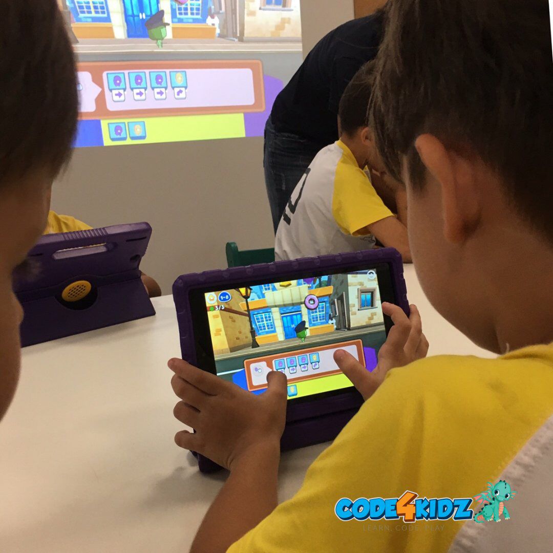 Bricks4KidzBarr's tweet image. Hoje na Escola Eleva Barra nossos alunos aprenderam sobre Algoritmos &amp;amp; Sequenciamento na aula de programação! 
.
#vemcomabricks #code4kidz #codespark #coding #programacao @codesparkapp