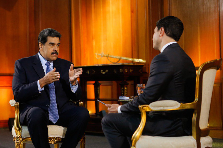 PresidencialVen's tweet photo. #EnVivo 📹 | “¿Qué es lo que quiere Donald Trump de Venezuela?, ¿ayudar al pueblo? No, lo que quiere es el petróleo, la guerra por el petróleo, lo que quiere es nuestras riquezas”, aseguró el conductor de victorias @NicolasMaduro https://t.co/ylfe7h55aR