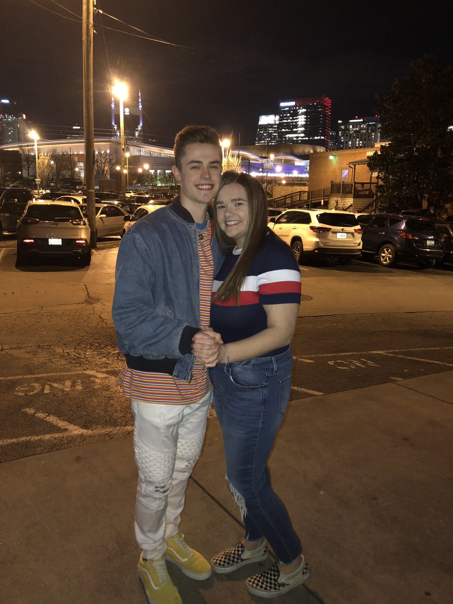 kellxh's tweet photo. same boy, same pose, same city, same amount of love ❤️ https://t.co/PyAfwPLyXv