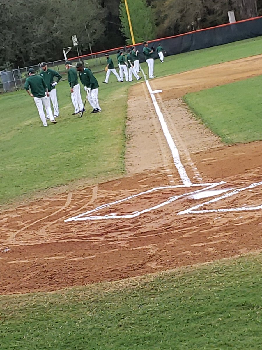 ukeiley_larry's tweet photo. Opening night @EHSramsbaseball https://t.co/VIvJbuENn2