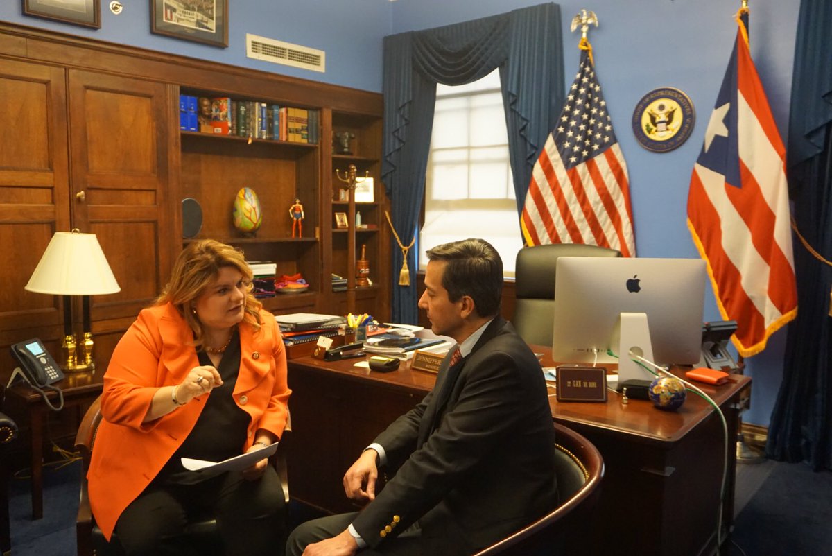 Jenniffer's tweet photo. Conversando con el ex-gobernador @luisfortuno51 sobre las estrategias para lograr igualdad para la Isla https://t.co/iBM4VM9HM6