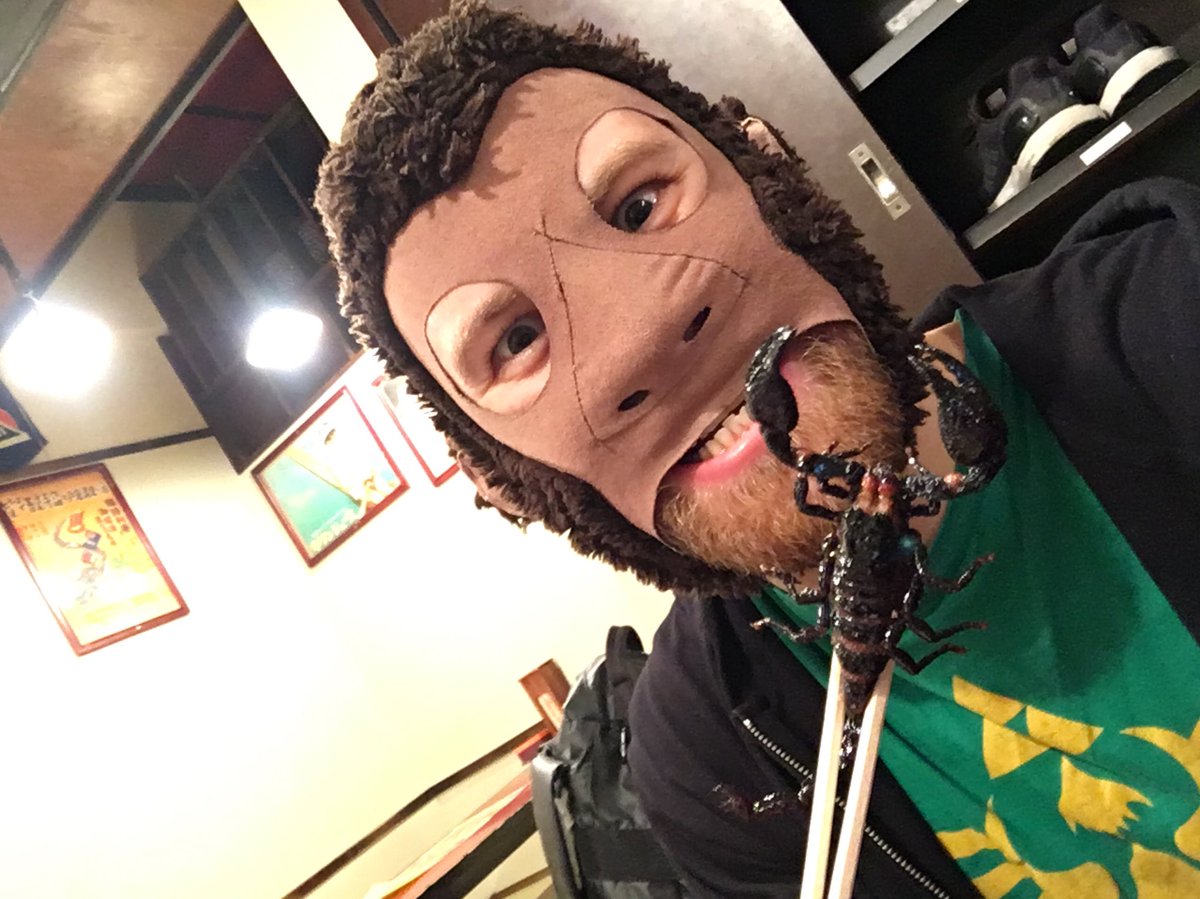 PWSpaceMonkey's tweet photo. GET OVER HERE!!🦂
#Scorpion #izakaya bar food after #SumoHall #Tokyo #Japan 🇯🇵🐵 https://t.co/F46Pw6zZ36