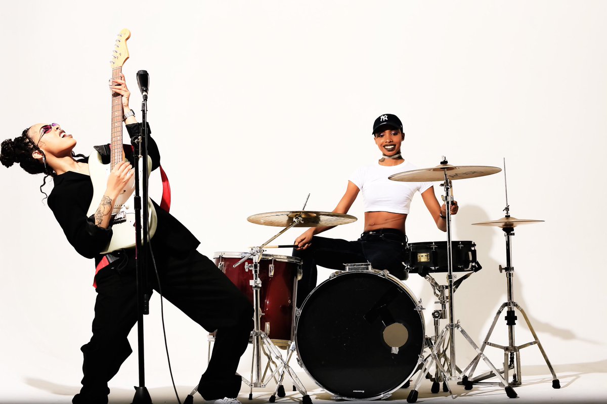 JASMYRA_'s tweet image. Rock N Roll 🤘🏽🤘🏾