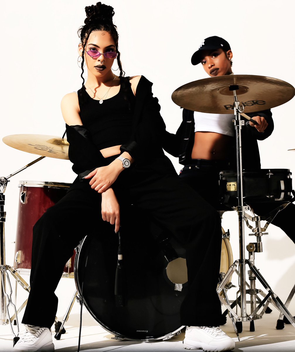 JASMYRA_'s tweet image. Rock N Roll 🤘🏽🤘🏾