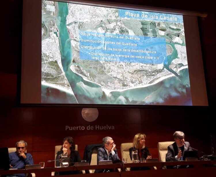 Nataliayamonte's tweet photo. Ayer día 26 se presentó el proyecto para la estabilización de nuestra playa de ISLA CANELA, en fase de evaluación ambiental. Asciende a casi 2,8 millones de €. 🏖
Como candidata a la alcaldía, seguiré luchando por los intereses de Ayamonte, ese es mi compromiso.💪🏻 https://t.co/cWUMuEHfbY