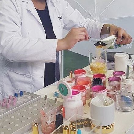 NSBE's tweet photo. #28DaysofSTEM
Chemical engineers conceive and design processes to produce, transform, and transport materials. Traditionally, we think of them in the oil and gas industry or pharmaceuticals, but they're also important to the beauty industry!
#NSBEBlackHistory #BlackHistoryMonth https://t.co/4KMjgJNpBe