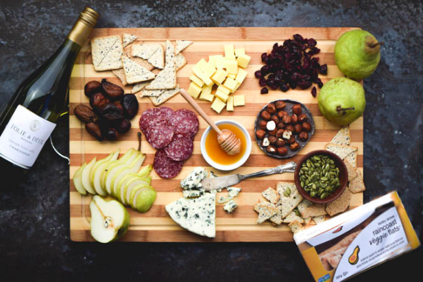 KenyonSquare's tweet image. What are your cheese board essentials? Ours are pita chips, Brie, and slices of pear! goo.gl/eCMNFz