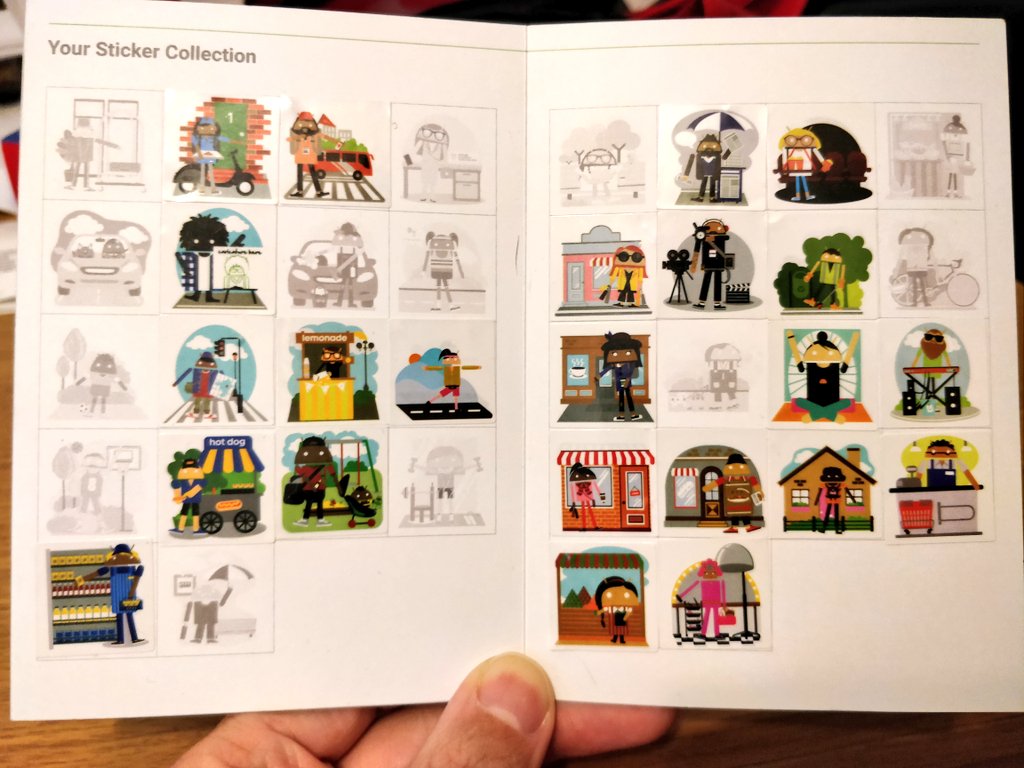 AOJ's tweet image. Uno de los jueguecitos clásicos del evento, es la búsqueda y captura de pins de #androidmwc. Este año regalaban un Google Home a cualquiera que completase la colección física y en AR. Digo regalaban ya que han terminado todas las unidades que iban a regalar 😅 #MWC19
