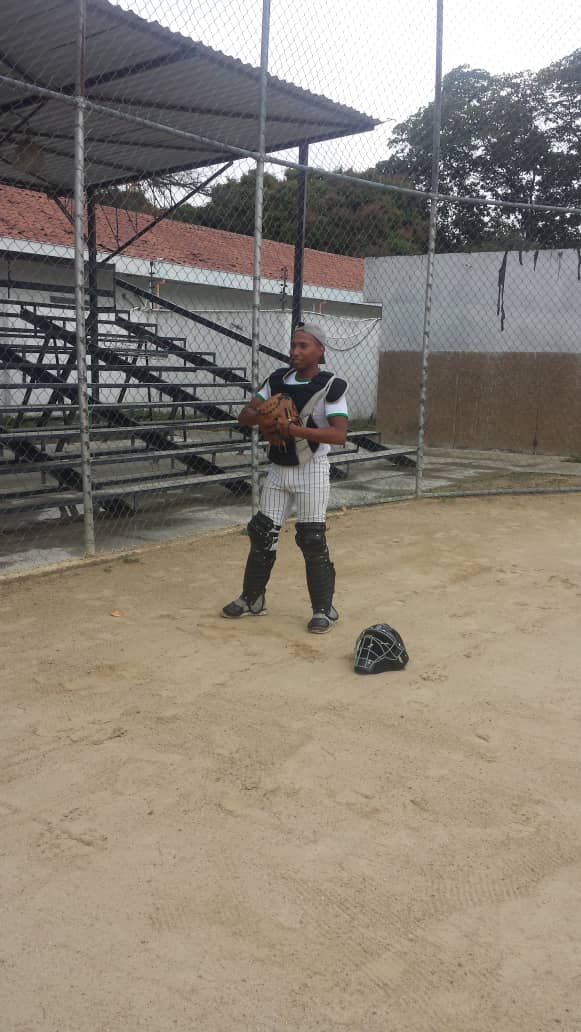 EJB_LIMIZAMORA's tweet photo. Encuentro amistoso entre el @EJB_LIMIZAMORA y el @EJB_LIMILAYA en el estadio de la Escuela de Ingeniería, dando como resultando al #LIMIZAMORA  como  #GANADOR el mismo duro 7 innings con un total de 14 carreras por 11. @luiscaseres3 @CircuitoFTiuna @direducejb @Forttyfour parte 5 https://t.co/5EWOzQrdNR
