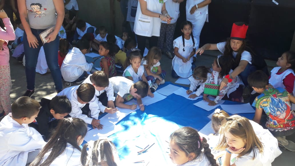 Eriss71's tweet photo. Acompañar las trayectorias escolares ...#articulacion Jardín de Infantes 905 y EP 5 #Arrecifes Semana de recibimiento @gzinny @ArreEducacion @BAeducacion https://t.co/a4mrbP7GwN