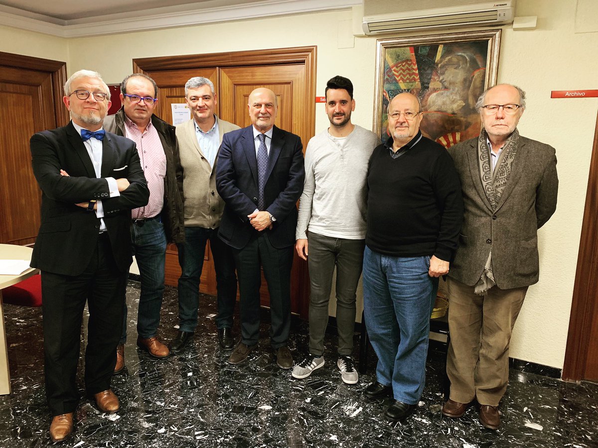 elforovillena's tweet photo. En el Colegio de Doctores en filosofía, con el Foro Provincial de #alicante preparando la jornada: “Las fiestas de Alicante, elemento de cohesión social “ 12 de Marzo, a las 19h, en el casino @CamVillenense #somosforo @JCF_Villena #alicante #villena #economia #turismo https://t.co/NtZISEY8sf