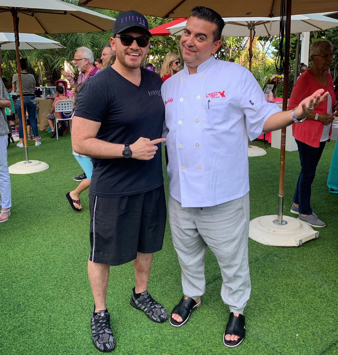 robcrosoli's tweet photo. @SOBEWFF had me in a food coma all weekend but I still couldn’t pass up unlimited ice cream with @CakeBossBuddy! #SundayFunday #NoSleep #LifeAsAn11 https://t.co/t6jw7EG82n